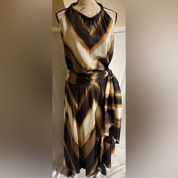 Banana Republic Dresses & Skirts - Banana Republic 100% Silk Belted Halter Size 10